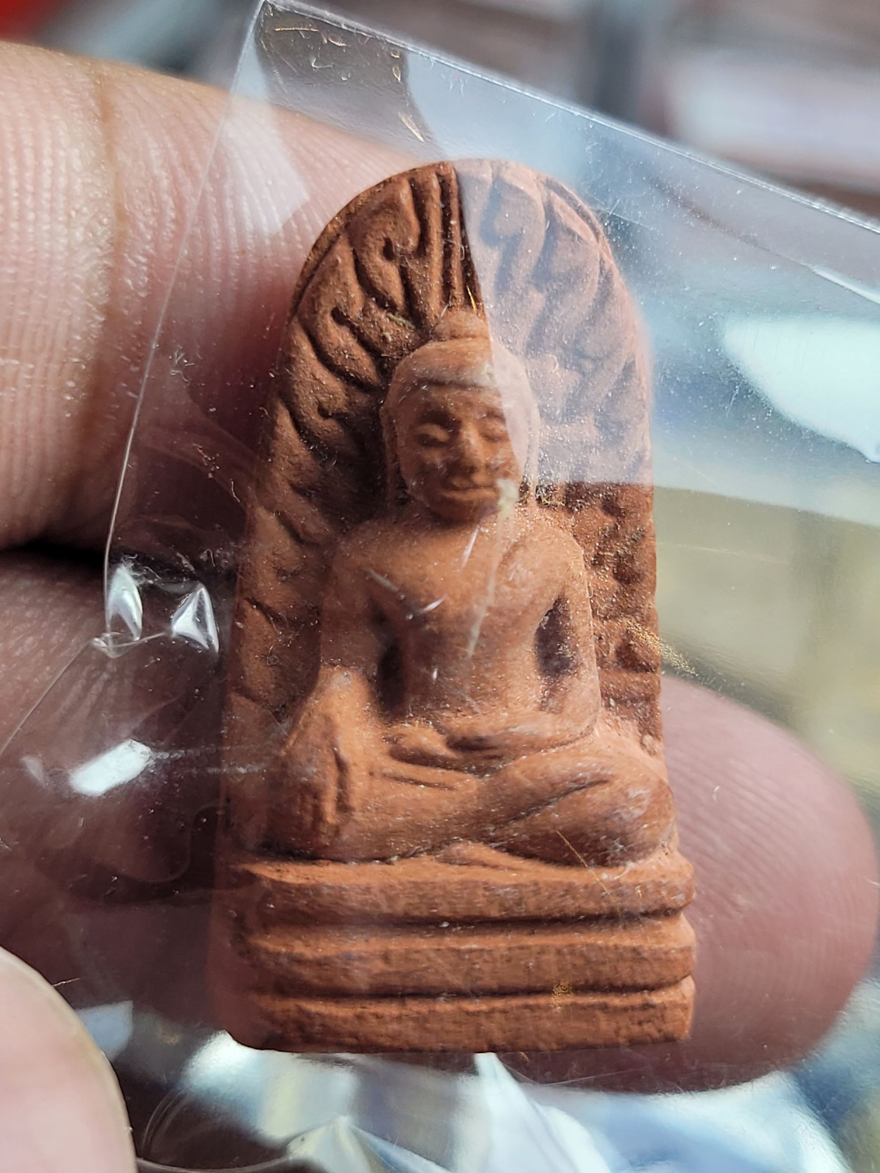 พระรอดสีแดง ยุคเก่า (หลวงพ่อบอกใช้ทำน้ำมนต์ได้)